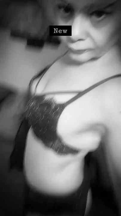 Merhaba, benim adım Sophie, 47 yaşındayım ve seksi seviyorum, özellikle anal seks.