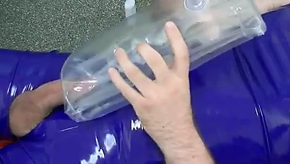 Büyük erkekler üzerinde mavi pvc elbise fuck dis şeffaf vücut
