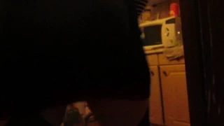 Dokunma onu göğüsleri içinde derin bölünme