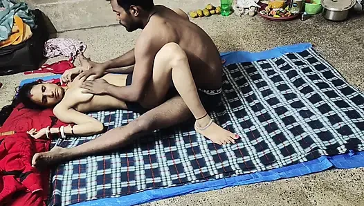 Hintli kızlar gece sekste sert sikişiyor
