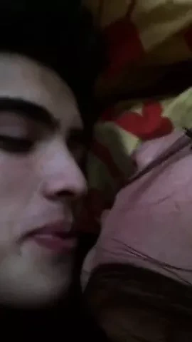 ecem  iki  genc  sevgili