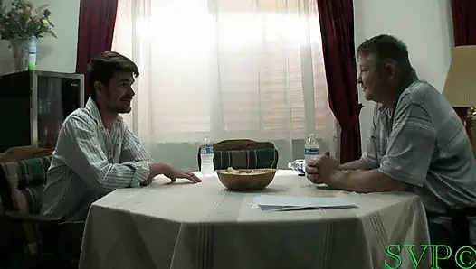 Ofisteki adam büyük memeli gilf sigara içen karımı sikiyor