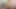 Orta yaşlı seksi kadın harika bir yolculukla kanepede en iyi netflix ve rahatlama zamanına sahip