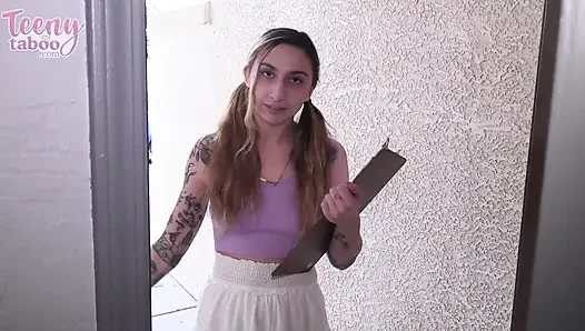 Nina okul projesini tamamlıyor