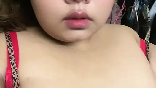 Filipinli üvey kız kardeşim tesettürünü çıkardı ve bu videoyu benim için telefonunda çekti.