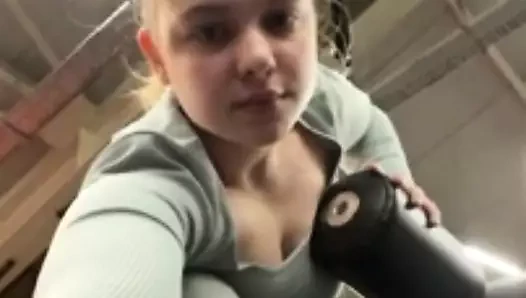 Spor salonunda çılgın sikişiyor