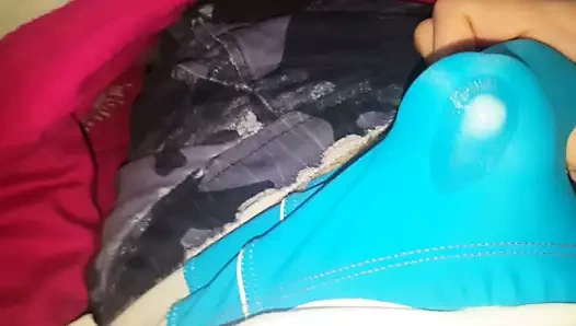 parlak mavi speedos sağladım