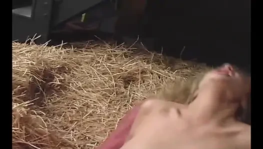 Ofis eğlencesi: kadın ve adam iş yerinde çıldırıyor