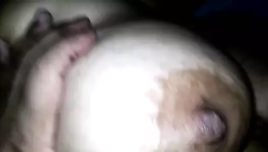 Büyük memeler ve büyük meme uçları