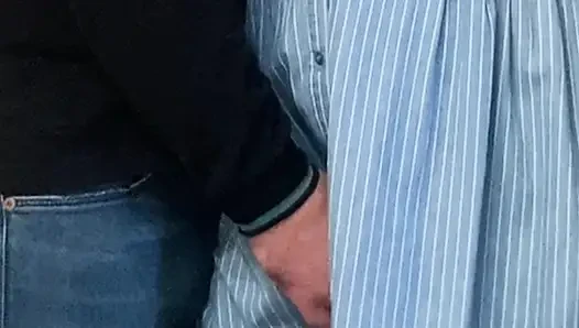 İyi fahişe bir yabancı tarafından mastürbasyon yapıyor