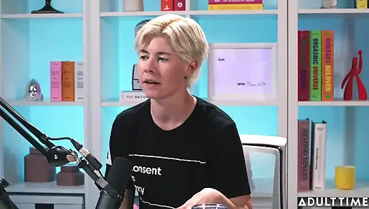 Lilly Bell Exhibitionism, Sexting, & Empowerment | the Adult Time Podcast
