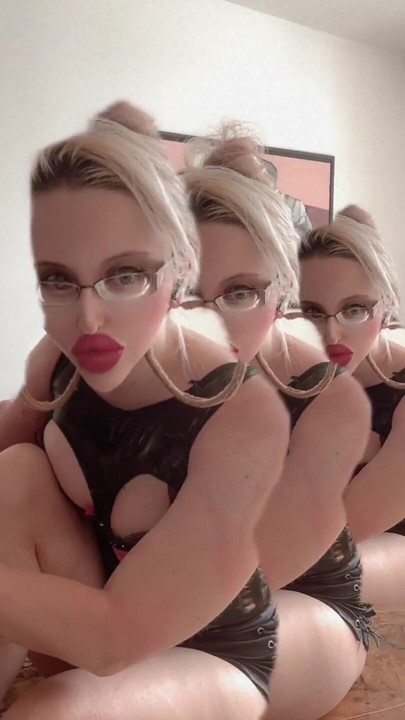 Findom Goaldigger'dan I Am Bitch sürüm 1 şarkı 4 Ekim 2024