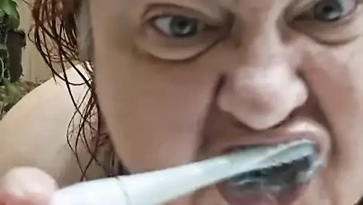 Ateşli Bir Tıraşsız Hemşire Vicki Kuruduktan Ve Başka Bir Bakım Yaptıktan Sonra