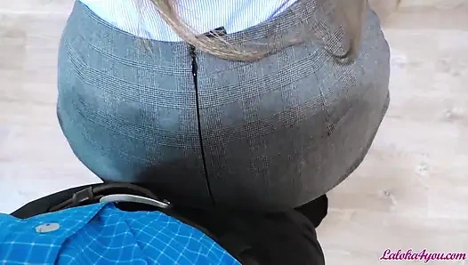 Geile secretaresse pijpbeurt baas grote lul op kantoor