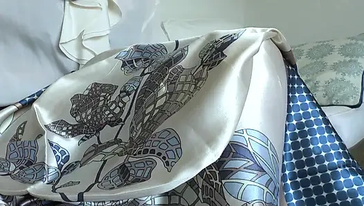 Yeni saten eşarbım boşalma isteği uyandırıyor ve zayıflıyor, eşarp 31 talimatı, Lady Victoria Valente