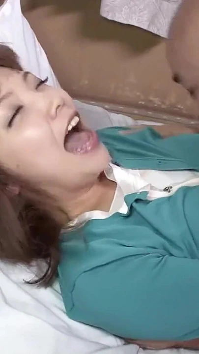 Küçük memeli ince Japon olgun sansürsüz jav roleplay'de aldatan sikiş için baştan çıkarıyor | Klip 1
