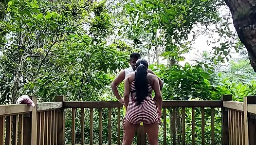 Kişisel antrenörümle ormanda eğitim