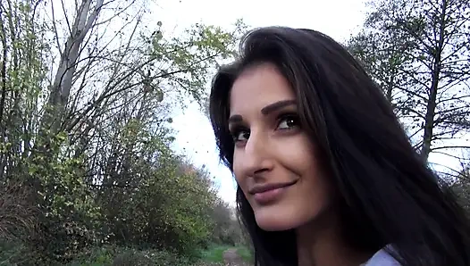 Sıska esmer mükemmel büyük zenci yarağı partnerini buldu