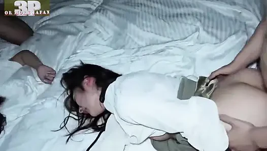 Üst ve alttan alınan iki çarpıcı vücut dört adam sırta dölleme yoğunluğunu geri sunuyor