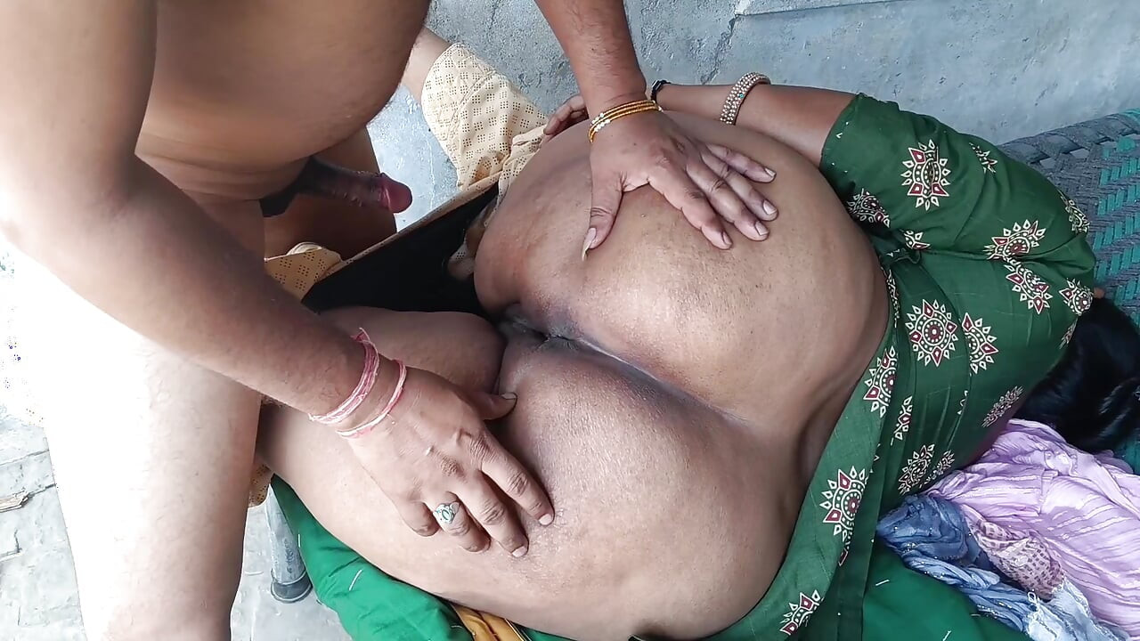 Yeni evli köylü desi yenge sıkı götünü kayınbiraderi tarafından sevgiyle sikiyor