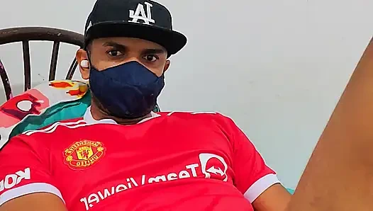 Büyük yarak mastürbasyon yapıyor