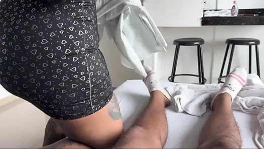 Büyük Kıçlı Hizmetçi Dairemi Temizliyor ve Penisimi Yiyor