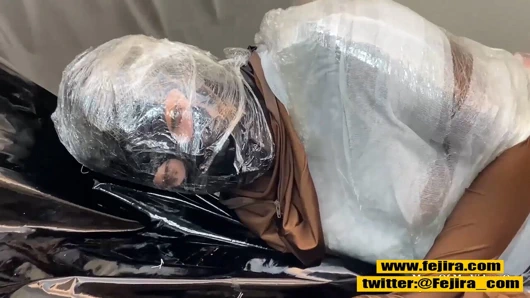 Fejira com - bandajlarla mumyaya sarılmış fetiş kız