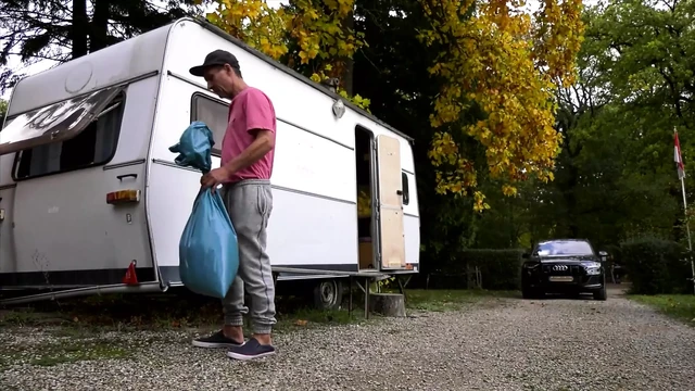 Немецкая горячая стюардессе нравится жестко трахаться