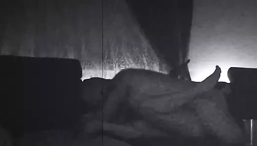 Nicole sert bir şekilde uyanıyor!