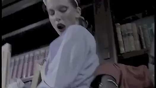 Hizmetçi Sadece Poposu Için Büyük Siyah Bir Penis Bekliyordu