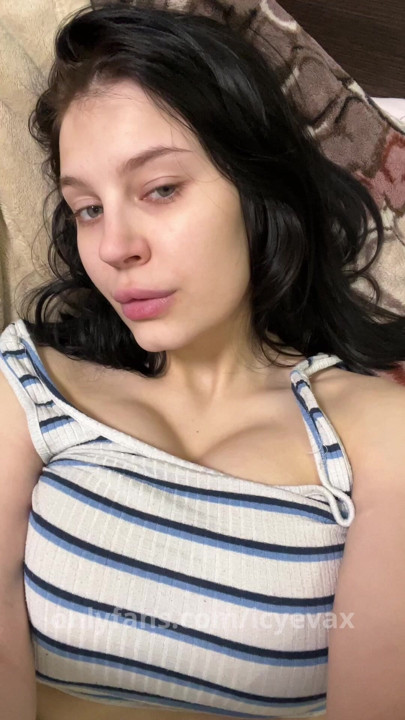 19 yaşındaki büyük doğal göğüsler geri tepme tiktok dansı