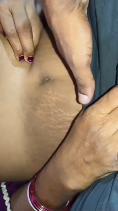 Indian Desi girlfriend chut faila ke pissing kar ke boyfriend ko dikhaya.bangali bhabhi devar se chudai karwa ke pesab… | Clip 1