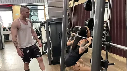 Spor salonundan ateşli dövmeli kızı siktim