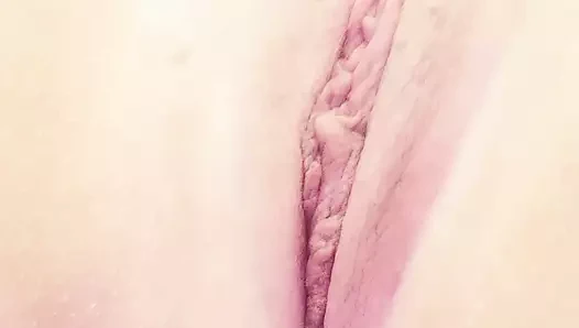 Watch me moan in pleasure as my Kitty pulsates  and cum so hard i squirt