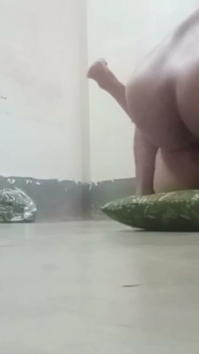 Hintli Desi Kız Büyük Dildo ile Keyif Alıyor | Klip 3
