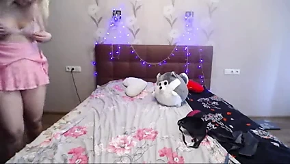 Sıcak bebek Mastürbasyon üzerinde web kamerası