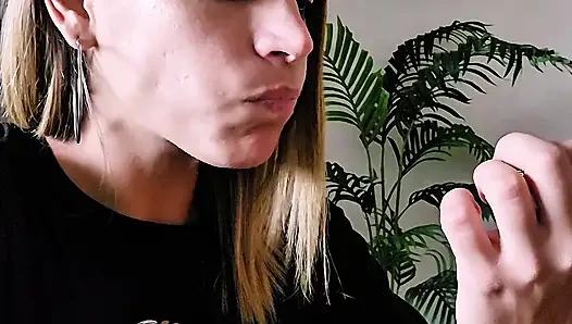 Porno videoları çektikten sonra ev arkadaşımla atıştırmalık yaptık!