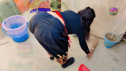 Hintli kadın seks yapıyor