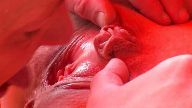 Şezlongda ateşli seks