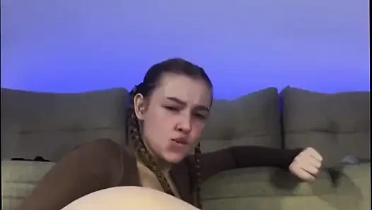 Büyük dildo ile ilk kez anal sikiş