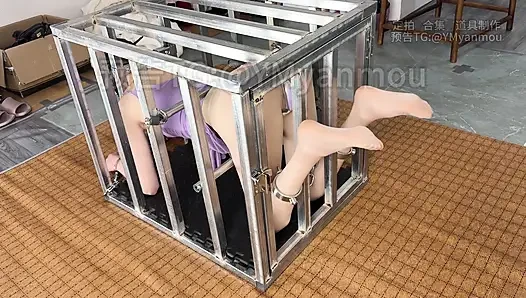 Patlamış mısır kabuğundan demir kafesler sarkılıyor
