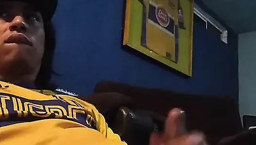 Sabah erken saatlerde penisimle oynuyorum