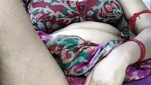 Sister-in-law sat on the chair and rubbed her black pussy in red tights and removed all the water