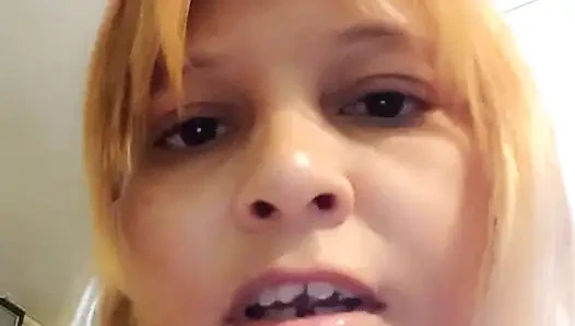 Ateşli bekar bichi evde tek başına hayali kocayı oynuyor