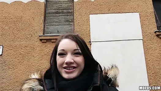 Mofos - горячая брюнетка Felicia Kiss светит ее сиськами и задницей, Мэтту трахают киску