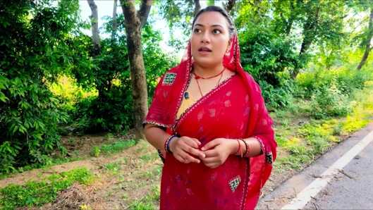Dost ki unsatisfied bibi fucked by me bhabi jungle me akeli lift deke sex done hot Hindi viral video