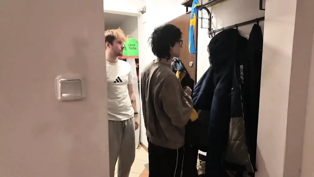 Arabama vurdu, parası yoktu, bu yüzden başka bir şey teklif etti!