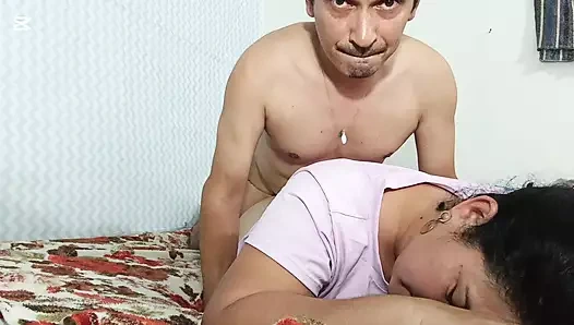 Onun lezzetli vajinasını emiyor