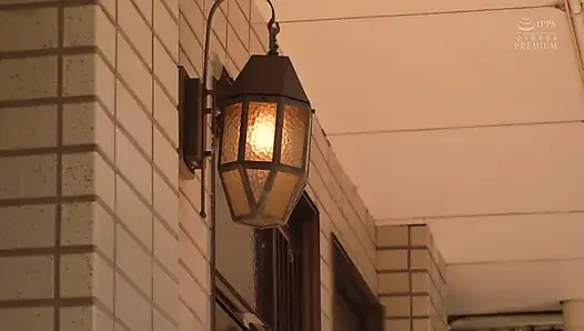 Karşı konulmaz tombul ve kalın bir vücuda sahip, sapık bir sürtüğün baştan çıkarması. Bölüm 1