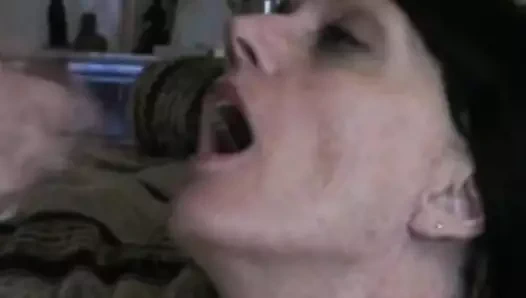 O çok edepsiz bir fahişe